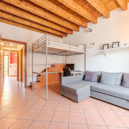 Guest Planet - Rosso Milano Apartment - Navigli Area Exterior photo